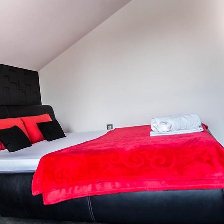 Guest House Vila Salute Ni Exteriör bild